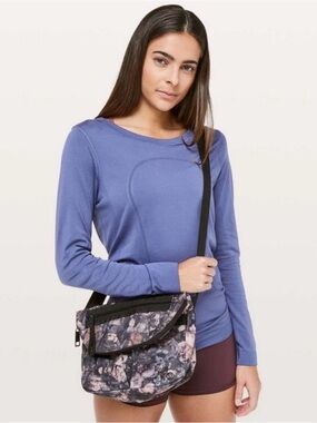 Lululemon Festival Bag II *5L Crossbody. Frosted Rose Multi / Black